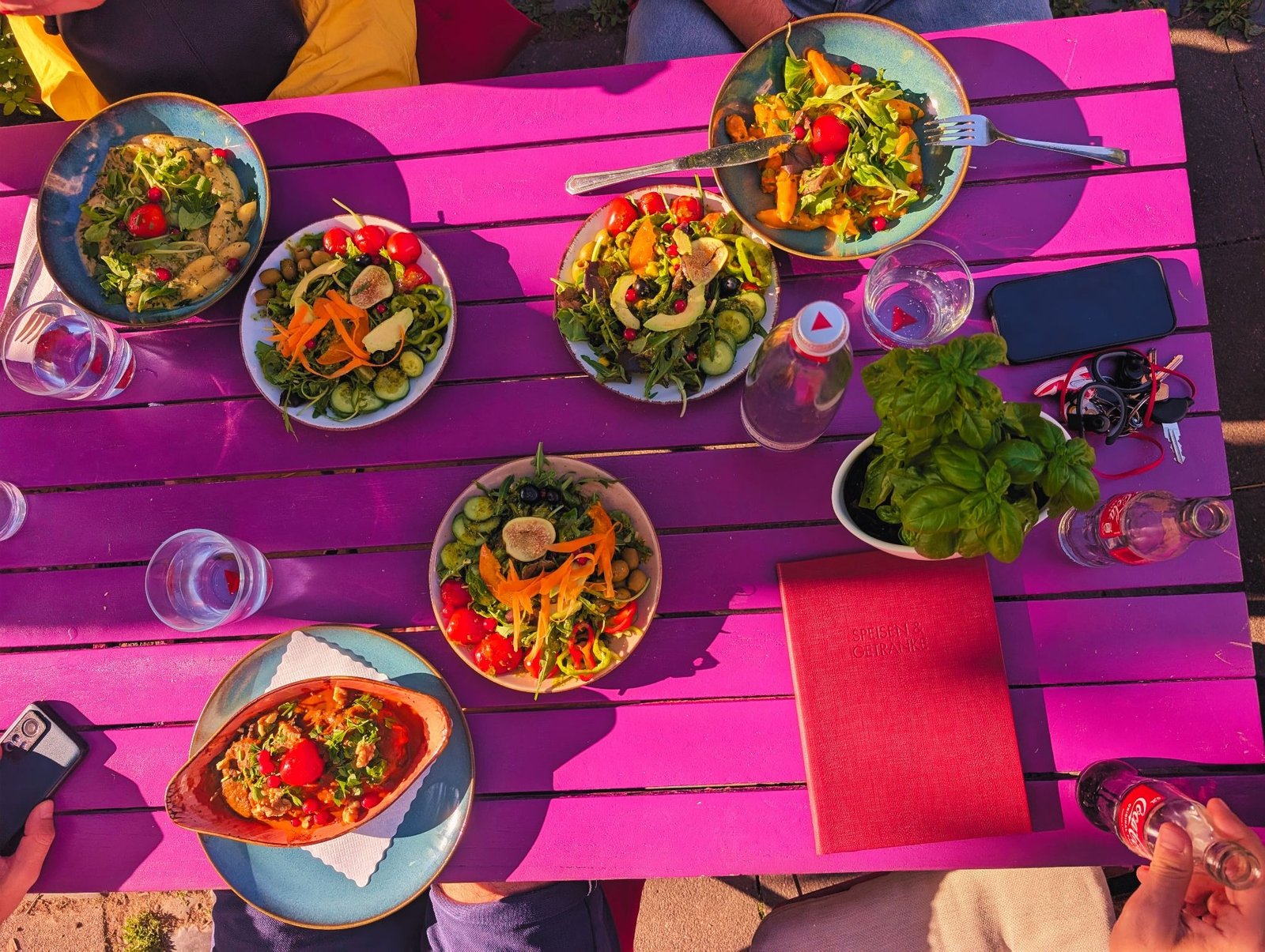 imageye___-_imgi_46_colour-full-table